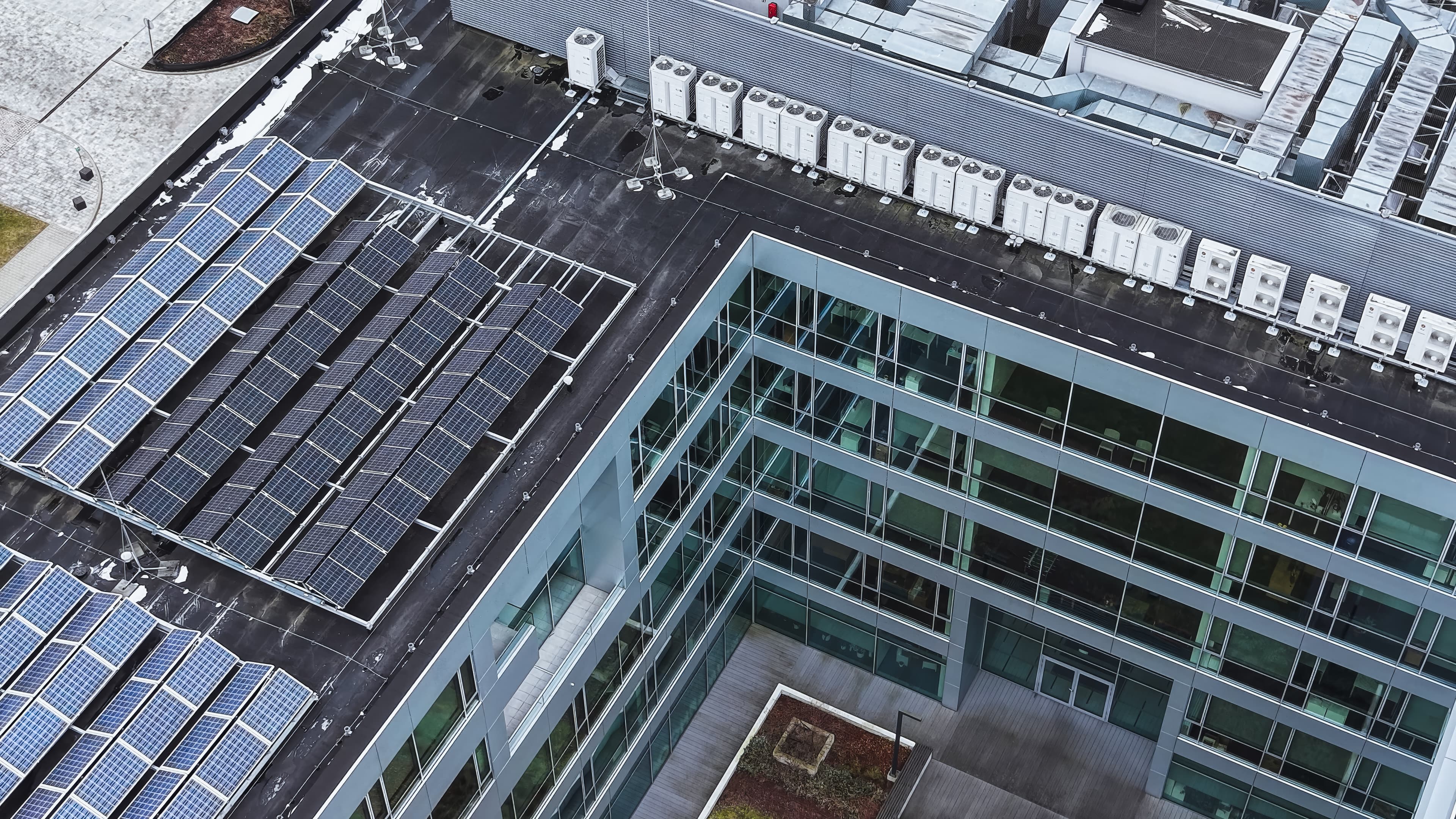 Bürokomplex mit PV Anlage