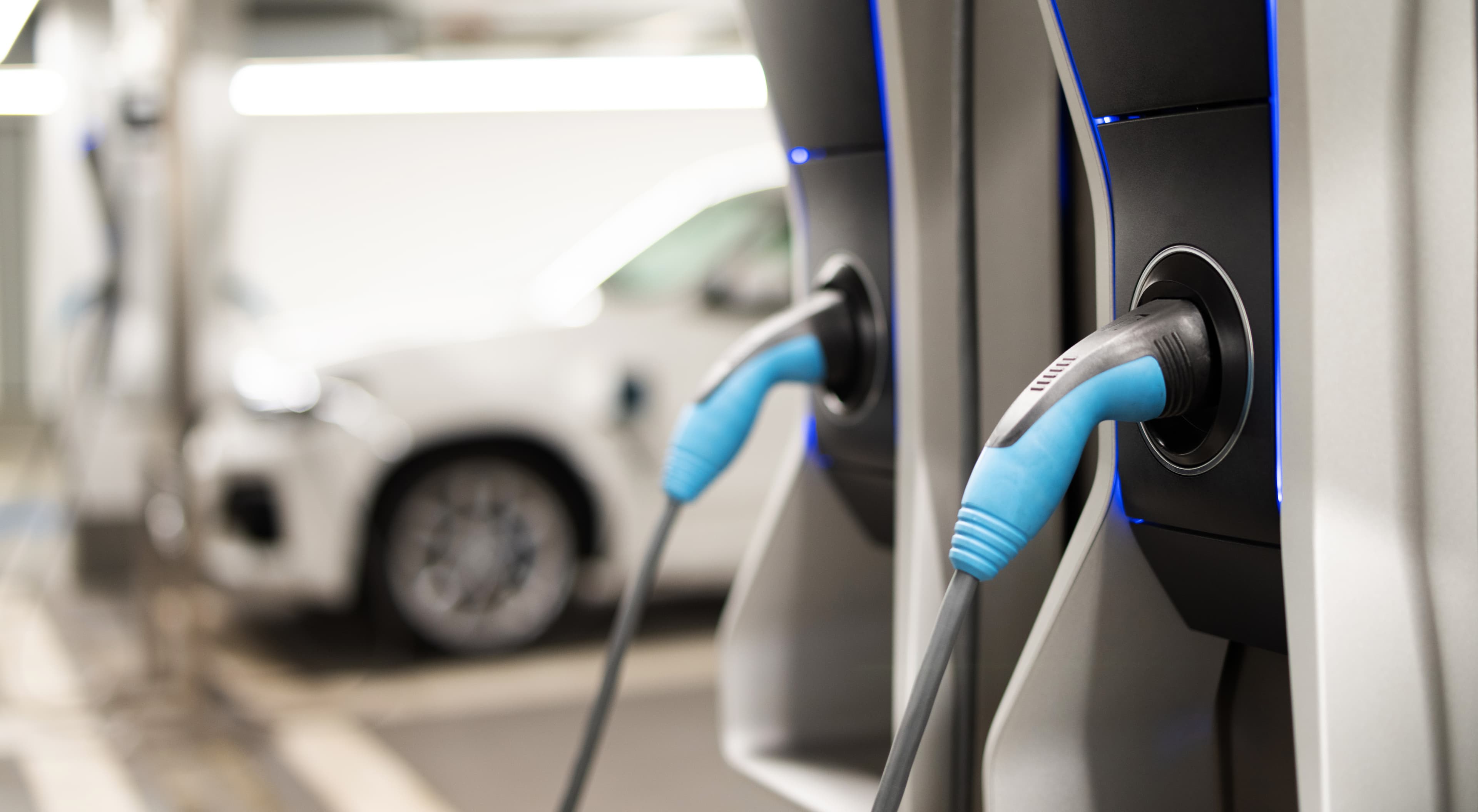 E-Auto Ladeparkplätze mit E-Auto